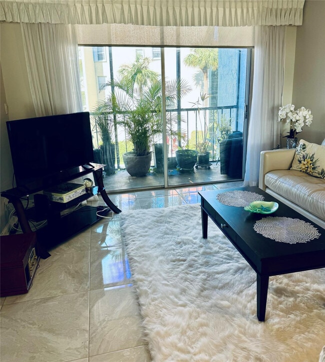 Building Photo - 5300 NE 24th Terrace