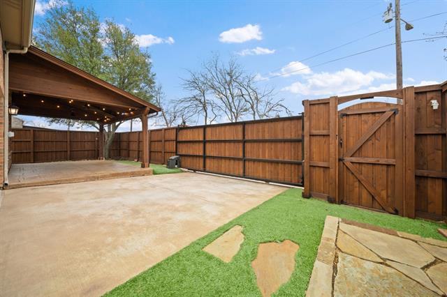 Building Photo - 15801 Waterview Dr