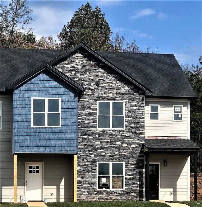 Primary Photo - 3 Bedroom Townhome in Lynchburg