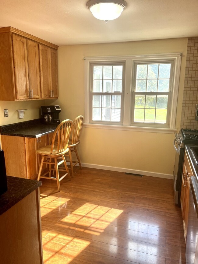 Building Photo - 385 Hartford Ave