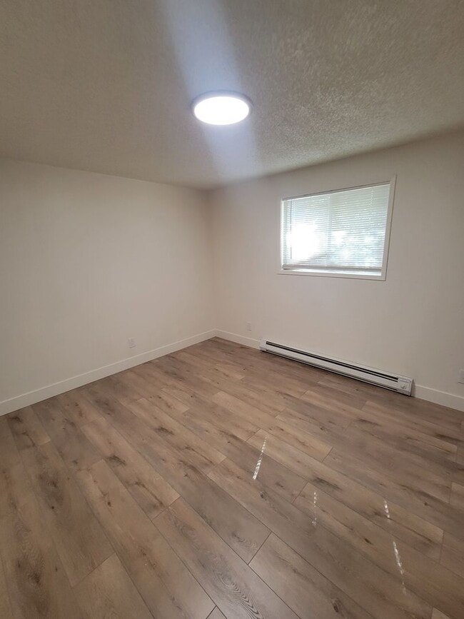 Building Photo - 3 bed/2 bath
