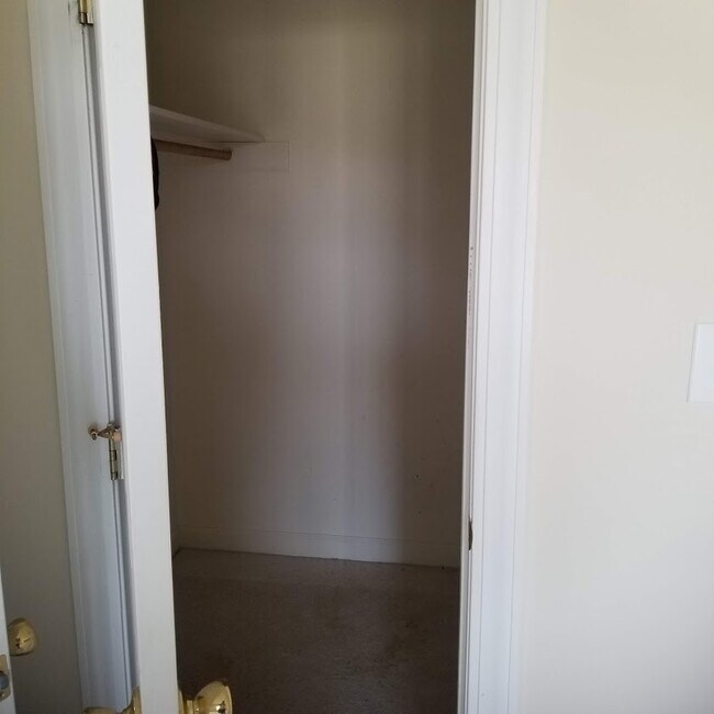 Building Photo - 300 Katie Dr