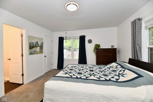 Building Photo - 1924 Mansfield St