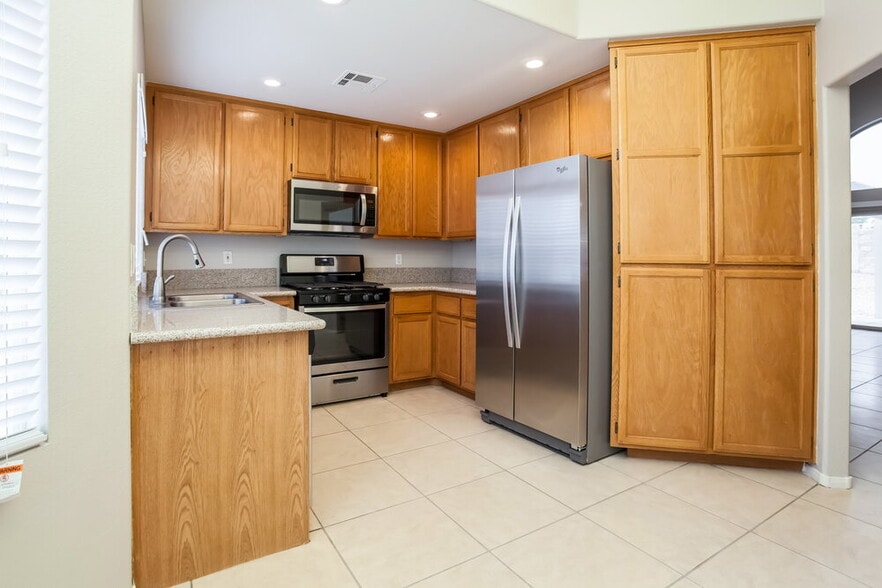 Building Photo - 2642 Ridgewater Cir