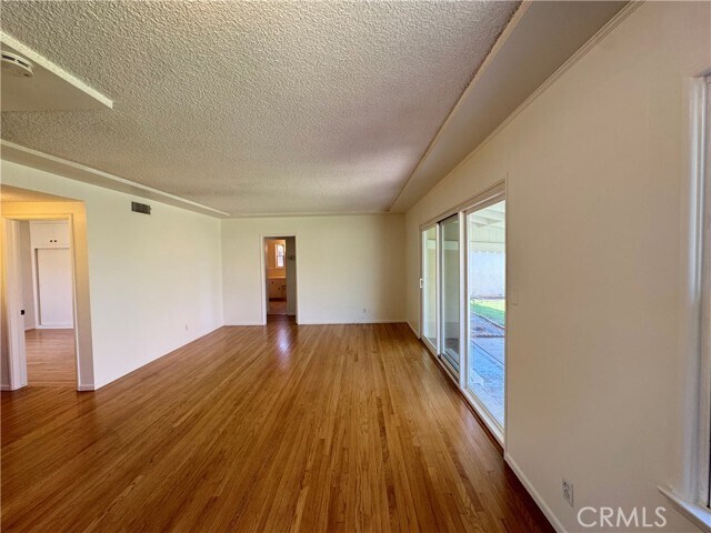Building Photo - 933 W Autumn Dr