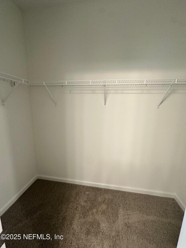 Building Photo - 483 Cherry Elm Dr
