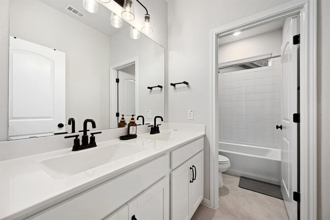 Building Photo - 236 Travis Ln