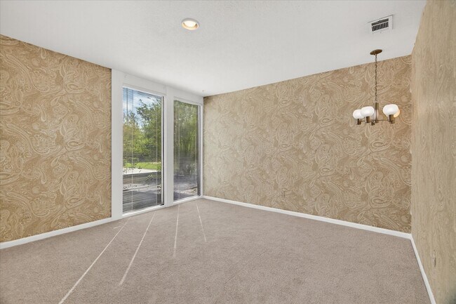 Building Photo - 147 Valley Dr