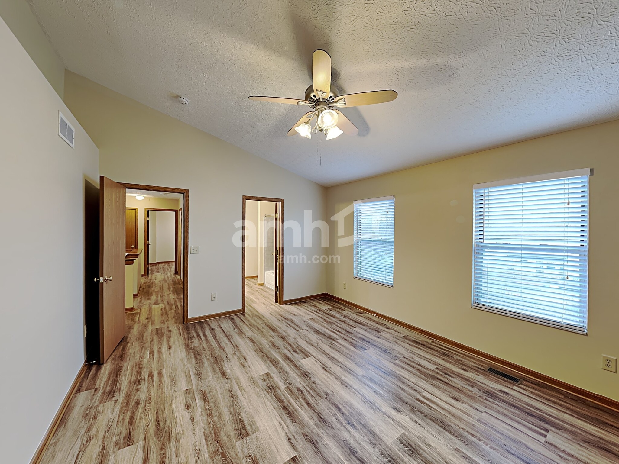 Building Photo - 3047 Hollybank Rd