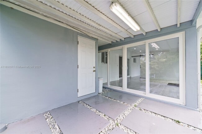 Building Photo - 16400 SW 100th Ct