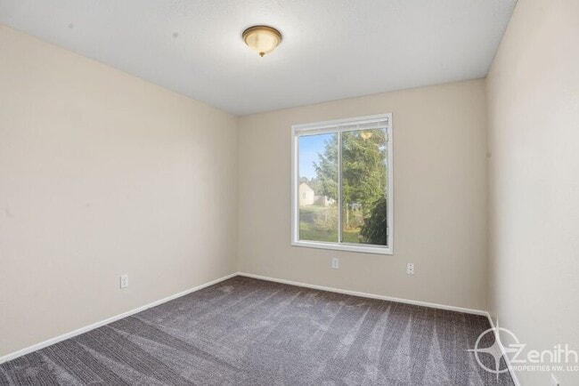 Building Photo - 11907 NE 4th St