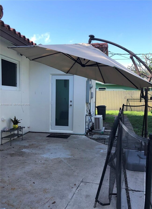 Building Photo - 6819 SW 15th St