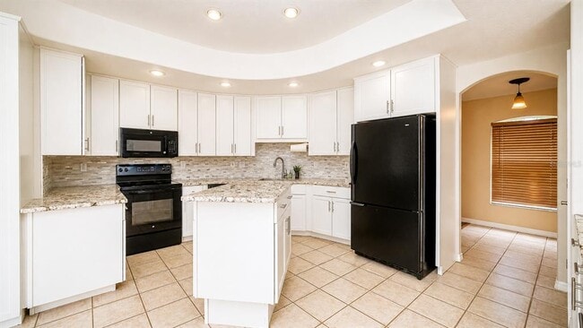 Building Photo - 357 Fairway Pointe Cir
