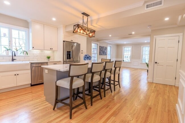 Building Photo - 58 Walnut St