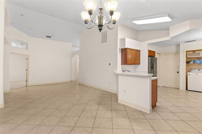 Building Photo - 212 Bent Oak Loop