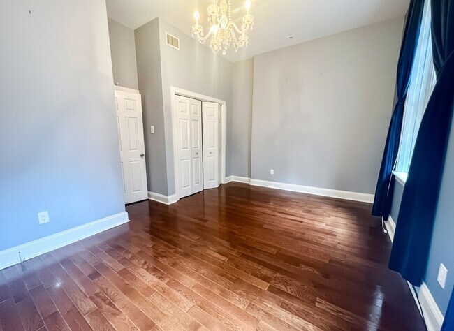 Building Photo - 1619 Spruce St