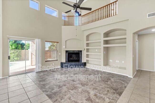 Building Photo - 2524 N Sunrise