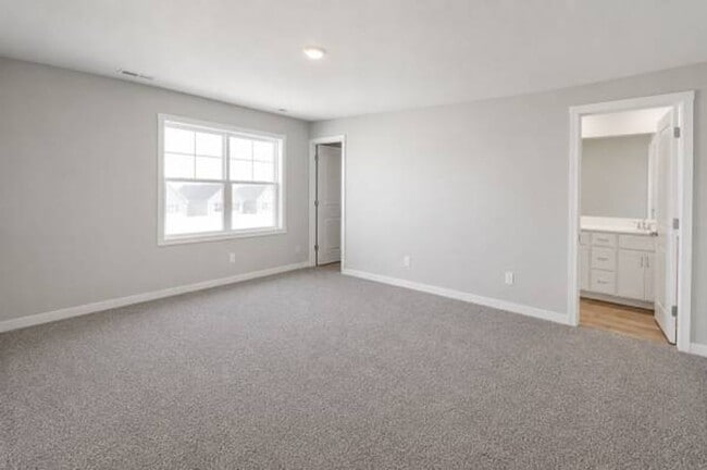 Building Photo - 353 Juniper Dr