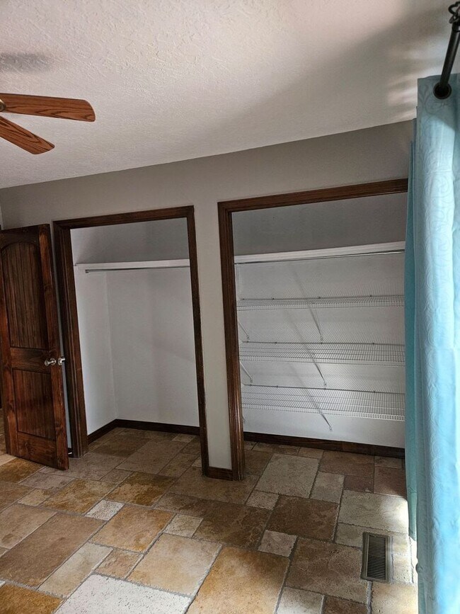 Building Photo - Energy Efficient 4 bed Home in Foothills