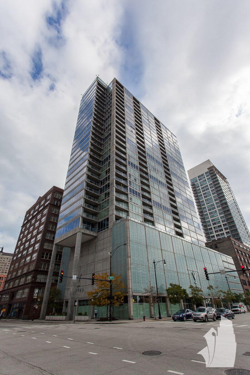 Building Photo - 611 S Wells St