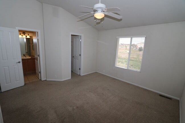 Building Photo - 3 bedroom townhome, NE Colorado Springs