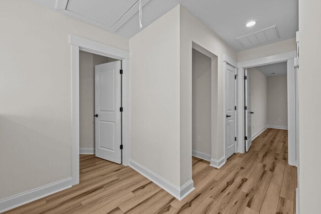 Building Photo - Stunning New Build!