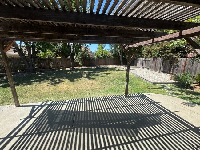 Building Photo - 3 bed / 2 Bath | West Roseville Home Avail...