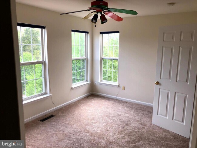 Building Photo - 43533 Mink Meadows St