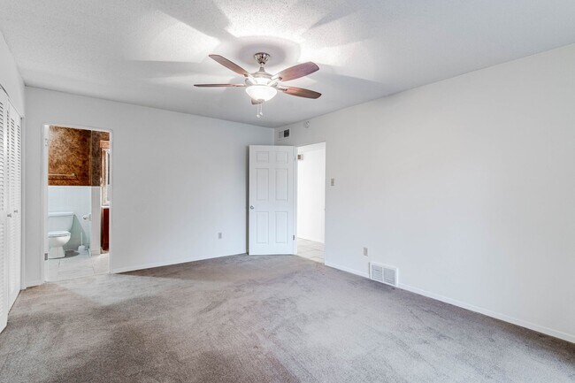 Building Photo - 2BD/2BA Condo located in Perkins Gardens