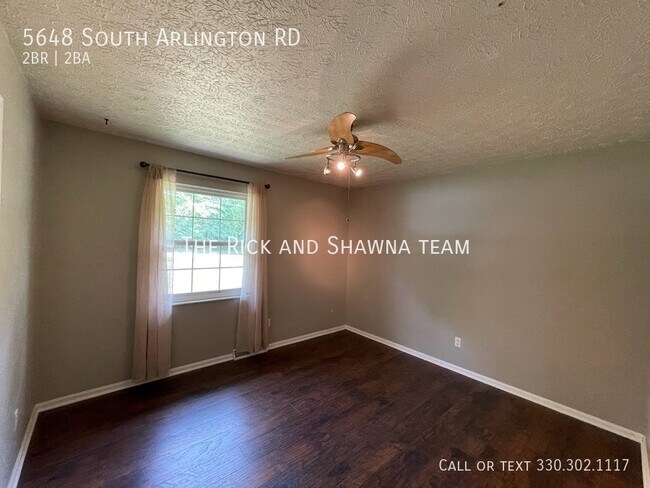 Building Photo - Two bedroom townhouse with bonus room for ...