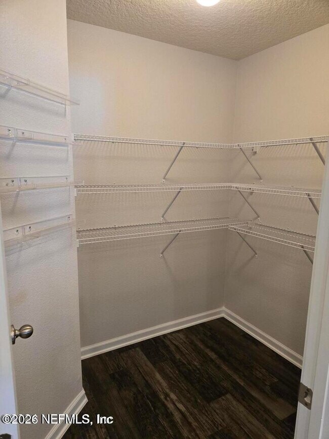 Building Photo - 2461 Oak Stream Dr