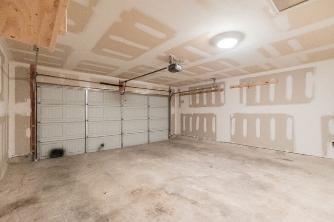 Building Photo - 9802 Vandenberg Way