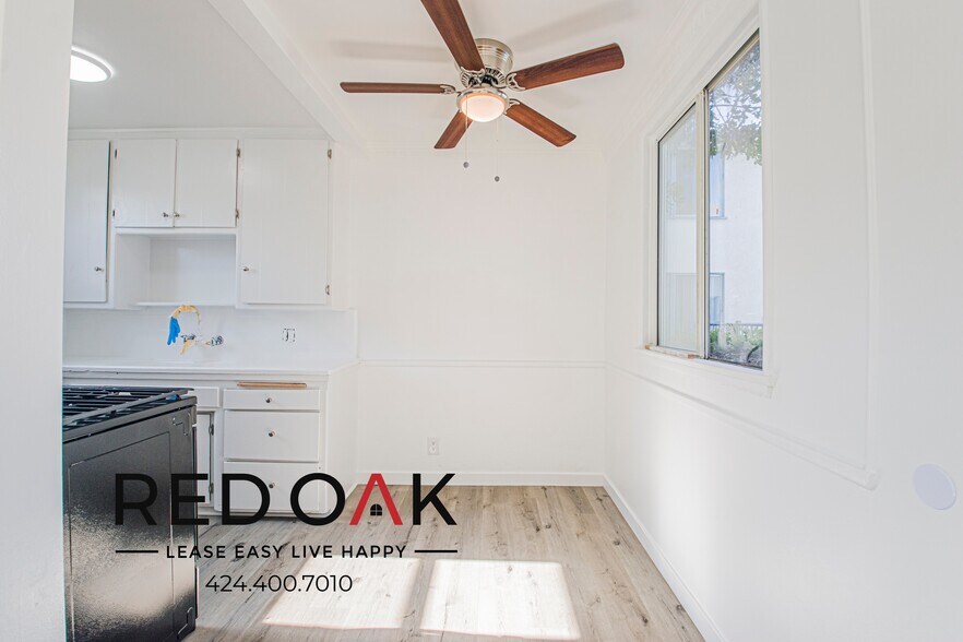 Building Photo - 820 S Gramercy Pl