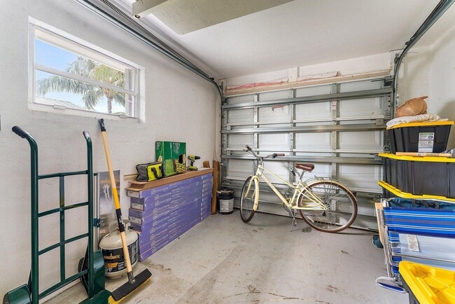 Building Photo - 12 Pineview Rd