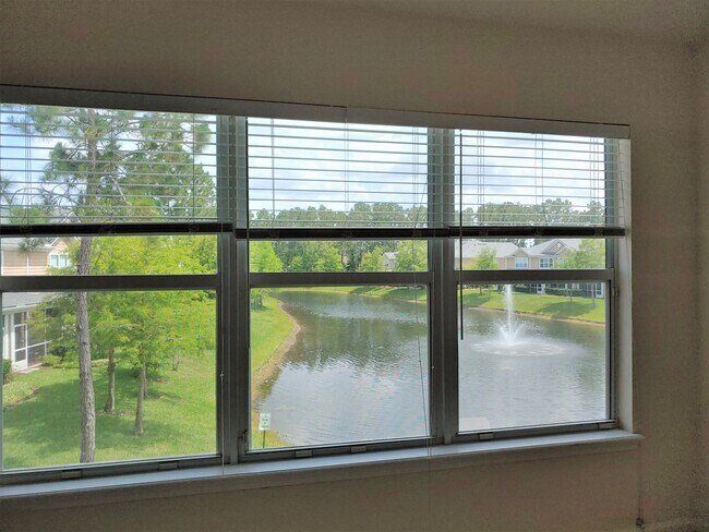 Building Photo - Wolf Creek Townhome