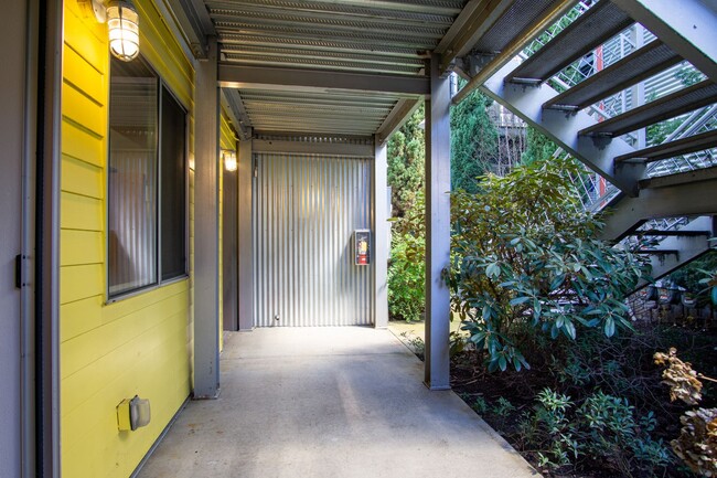 Building Photo - Spacious & Bright Modern Studio w/Fireplac...