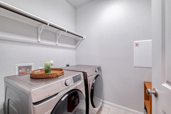 Building Photo - 19425 Forman Dr