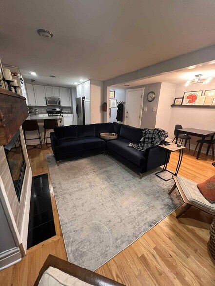 Living Room - 2833 N Burling St