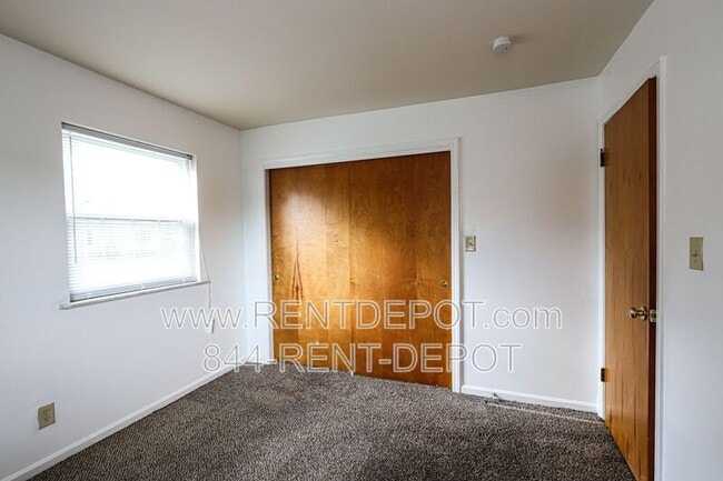 Building Photo - 2821 Ravenswood Dr