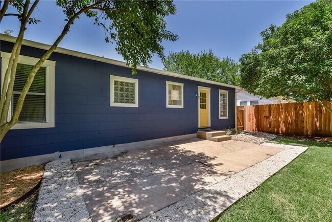 Building Photo - 1402 Karen Ave