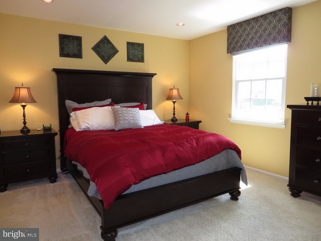 Building Photo - 208 Red Haven Dr