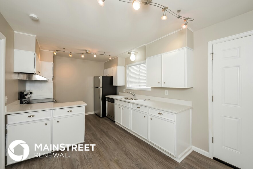 Building Photo - 6025 Parfet St