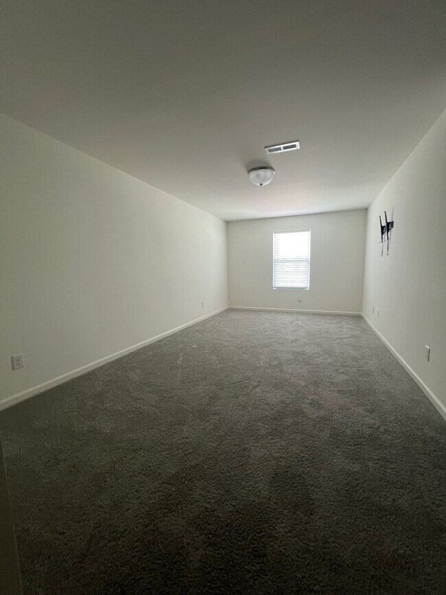 Building Photo - 1619 Running Deer Dr