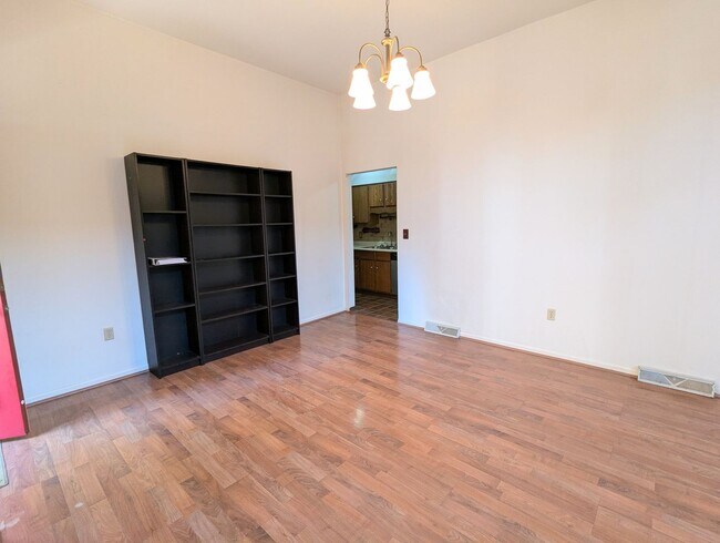 Building Photo - 312 Denniston St