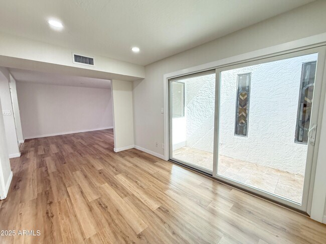 Building Photo - 6533 N Maryland Cir