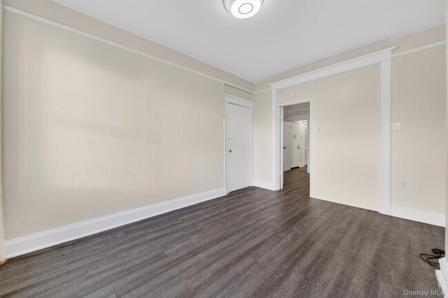 Building Photo - 74 Oak St