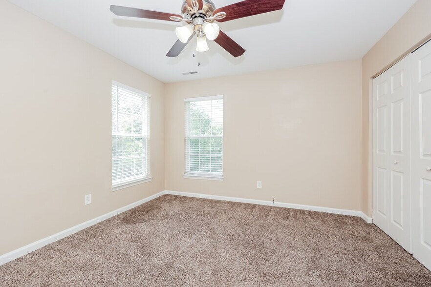 Building Photo - 2641 Churchill Dr