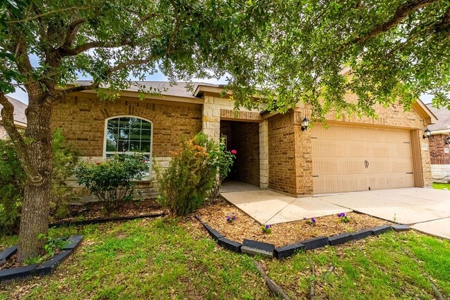 Building Photo - Beautiful 3 bedroom, 2 bathroom home in Manor!!!