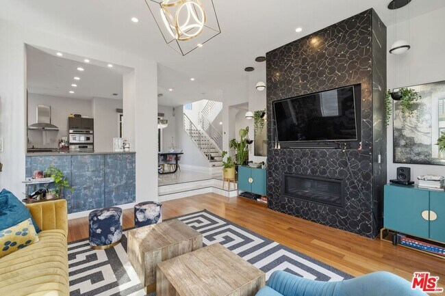 Building Photo - 12911 Bluff Creek Dr