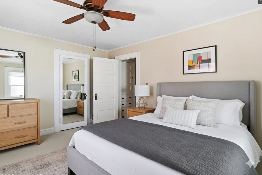 Building Photo - 807 N Irving Ave